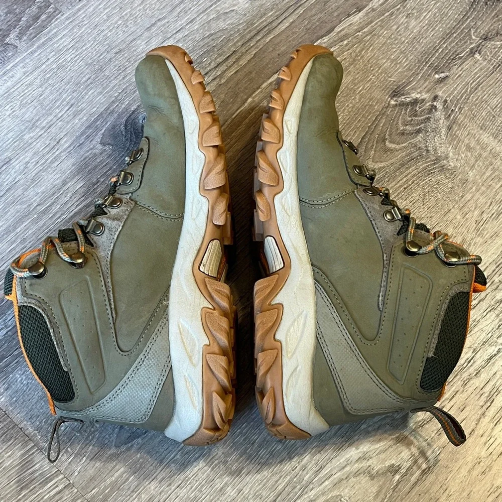 Columbia Newton Ridge Plus II Waterproof Hiking Boot Sage Green BM3970-365 Men 9